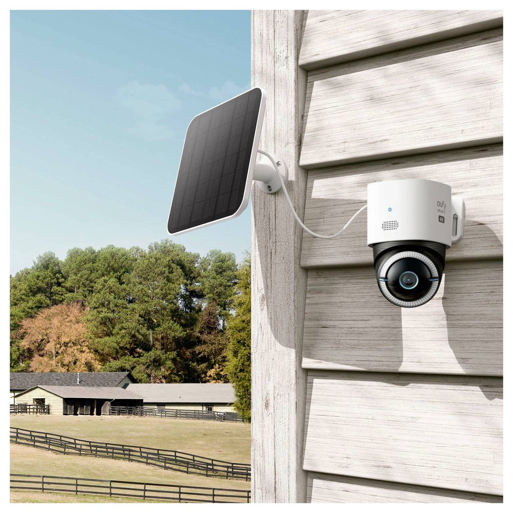 eufy 4G LTE Cam S330 mit Solarpanel an einer hellen Hausfassade