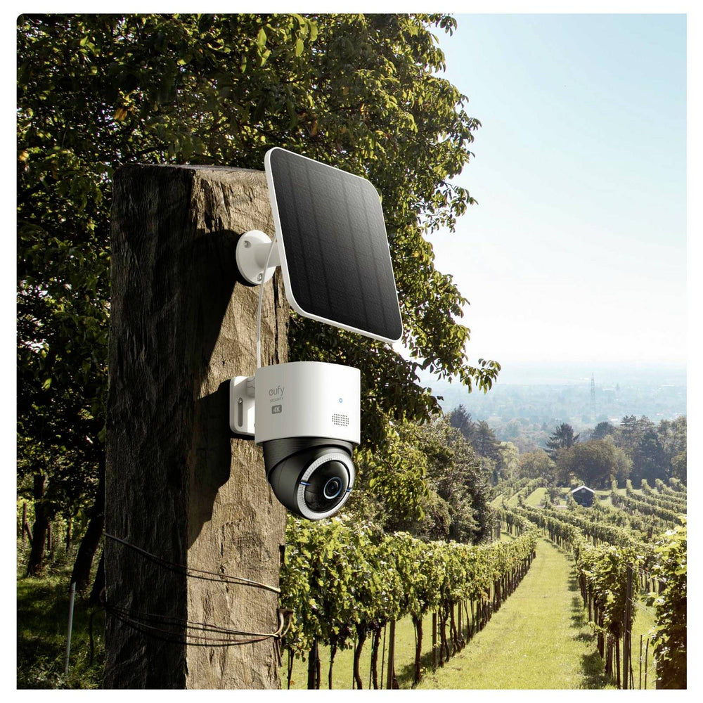 eufy 4G LTE Cam S330 mit Solarpanel an einem Pfosten im Weinberg